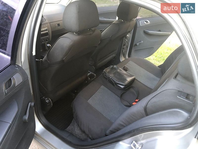 Хэтчбек Skoda Fabia 2007 в Ромнах