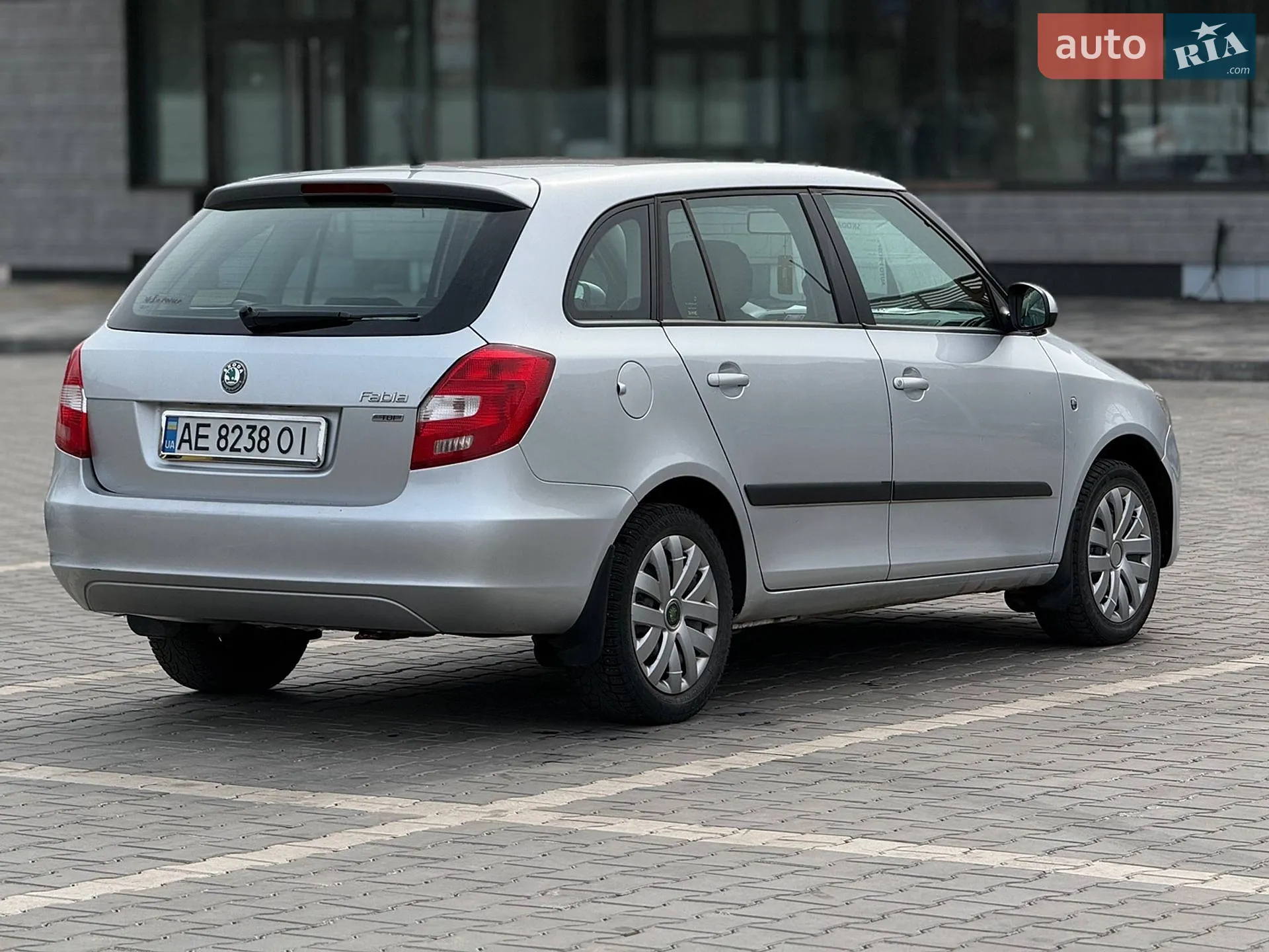 2011 Skoda Fabia - мініатюра 3