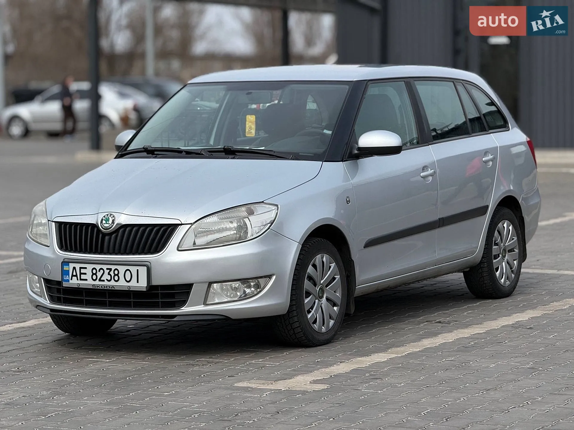 2011 Skoda Fabia - мініатюра 2