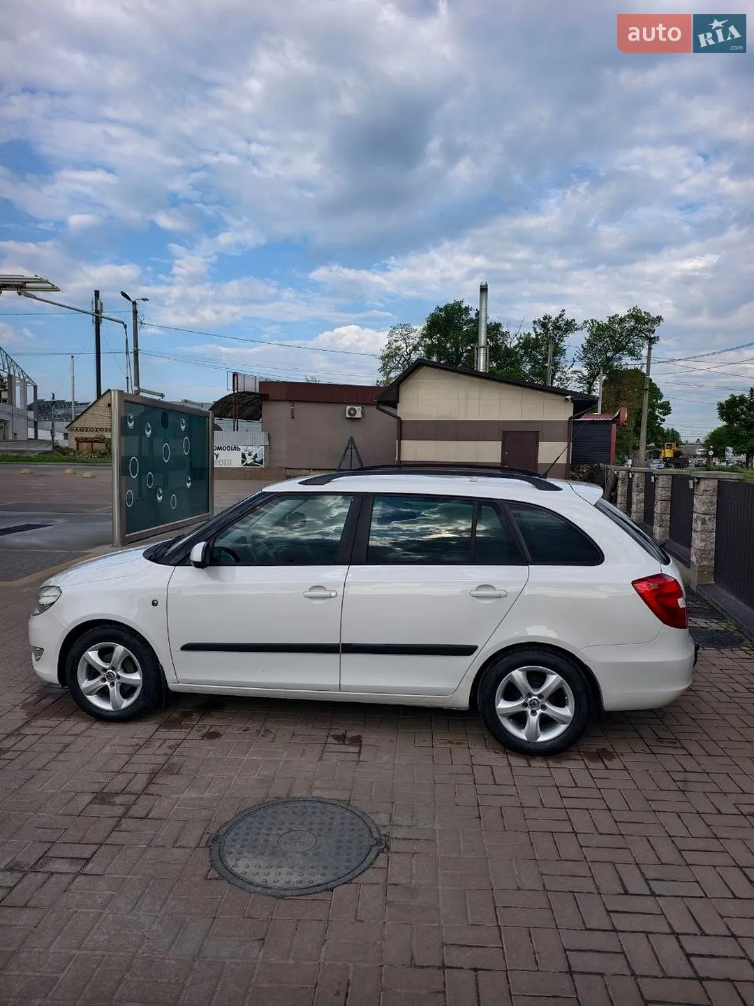 2011 Skoda Fabia - мініатюра 5