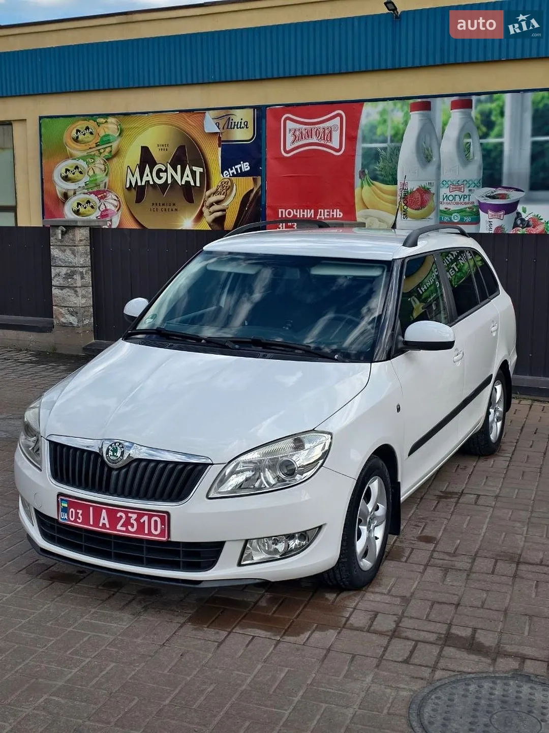 2011 Skoda Fabia - мініатюра 2