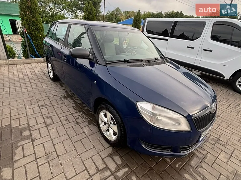 Skoda Fabia 2013 VIN TMBJC25J3D3140766 фото оголошення 2 з 44