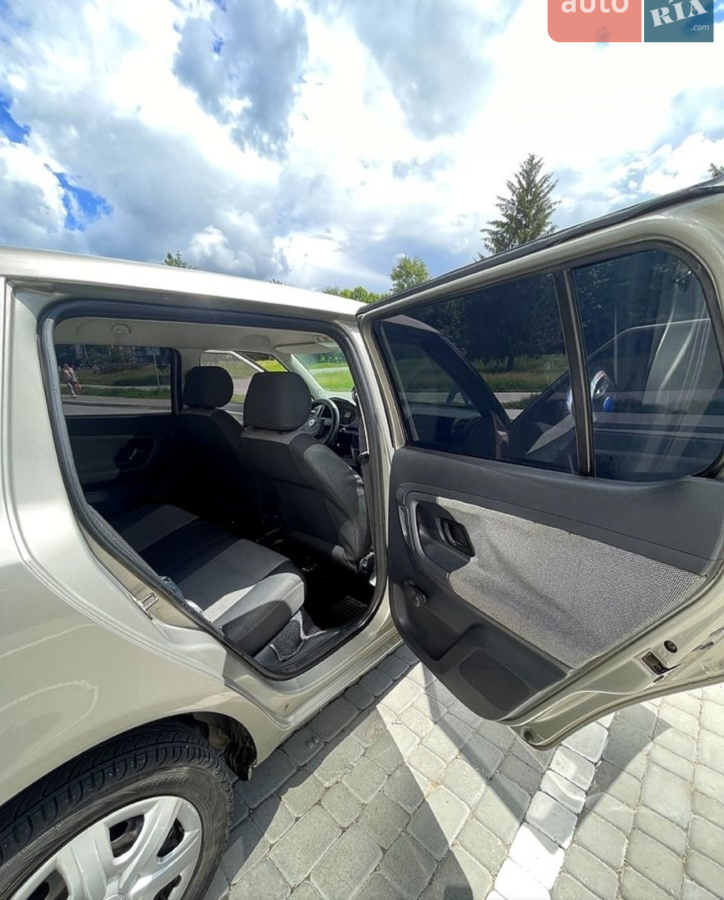 2010 Skoda Fabia - мініатюра 7