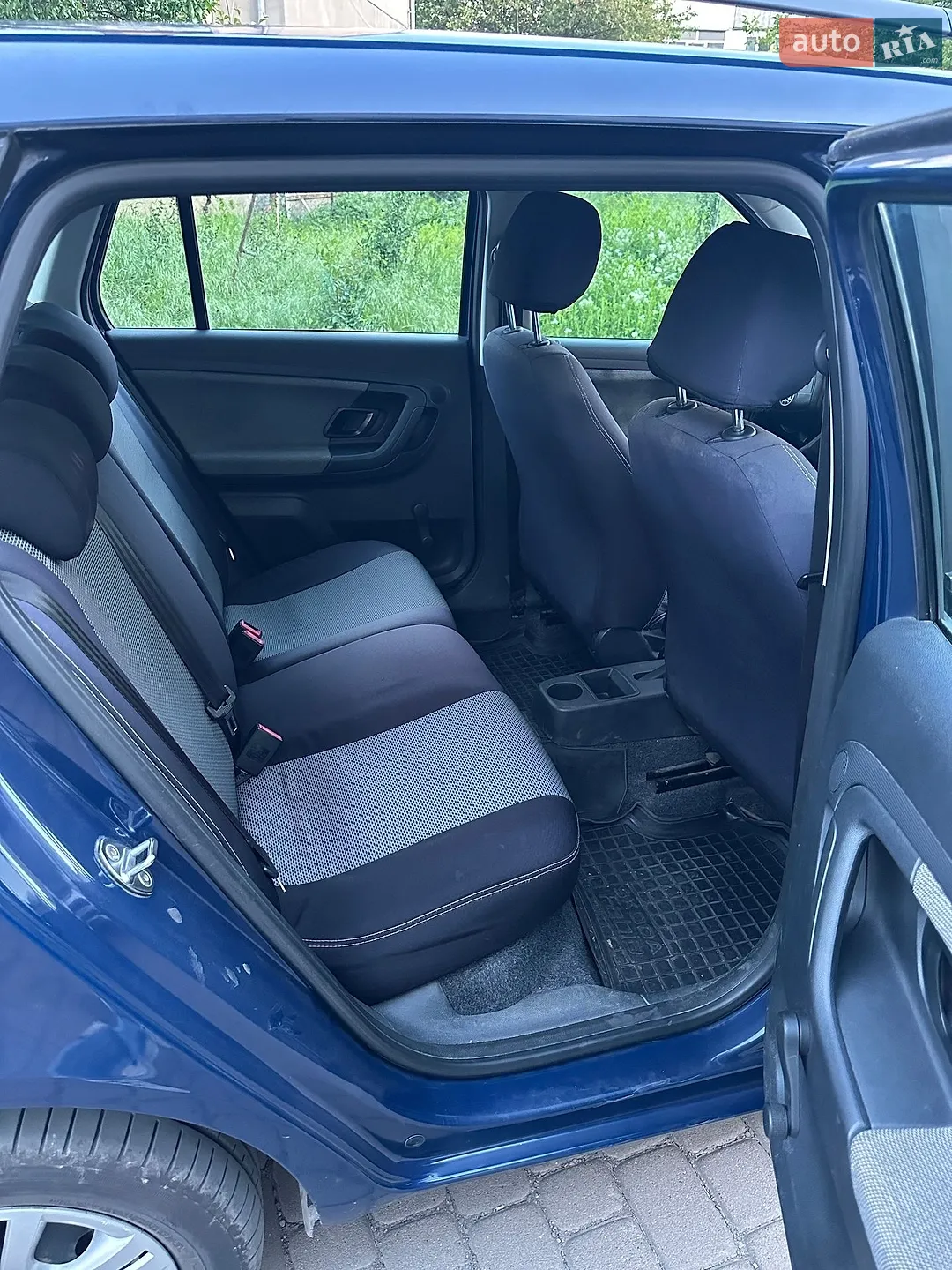 2011 Skoda Fabia - мініатюра 5