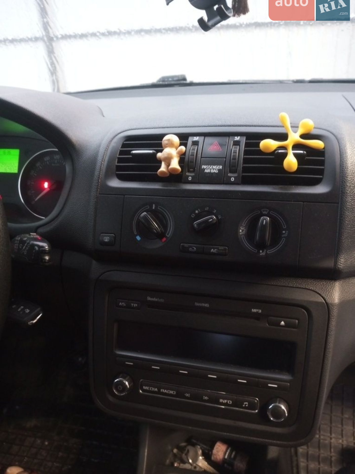 2010 Skoda Fabia - мініатюра 2