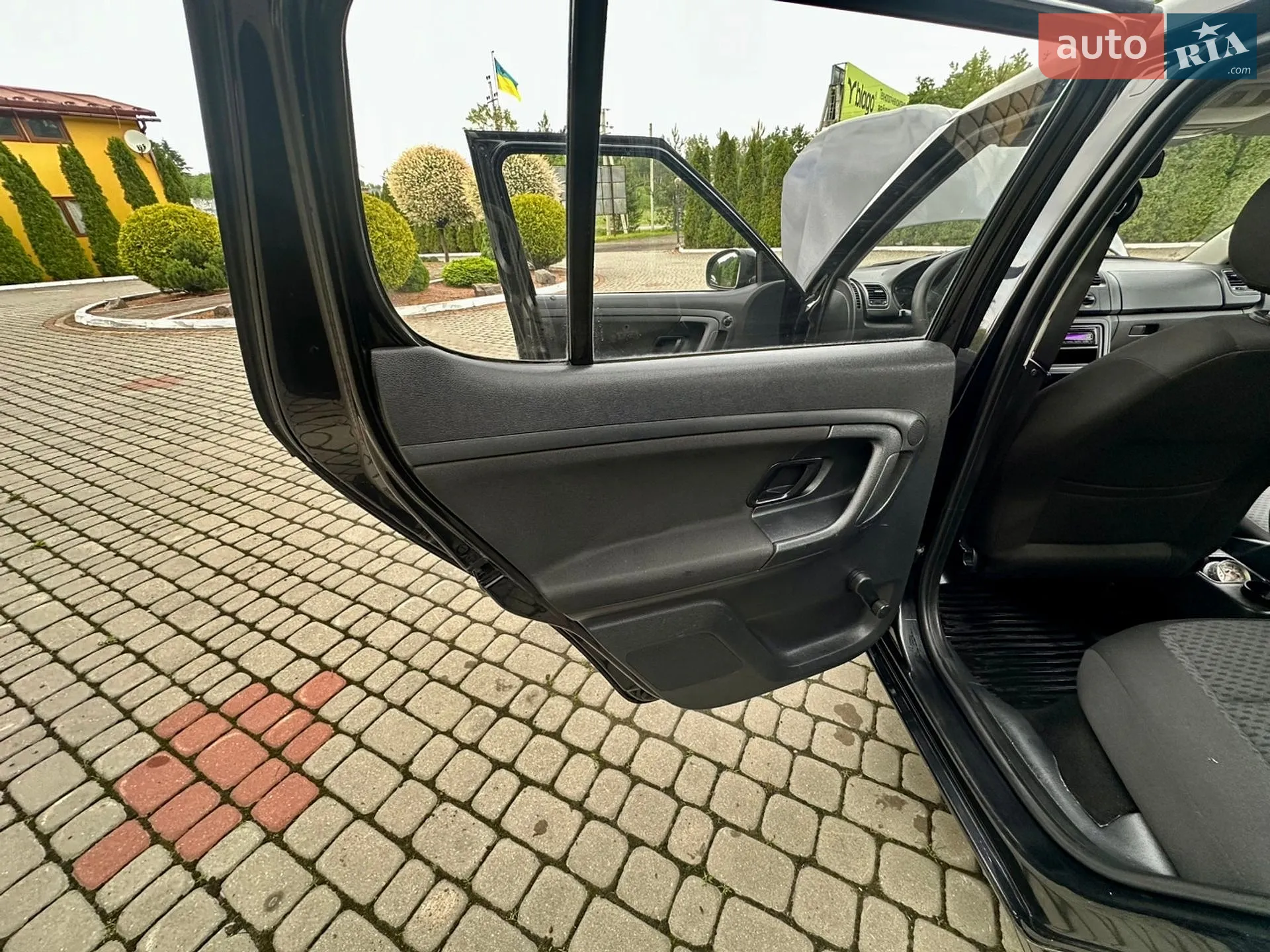 2011 Skoda Fabia - мініатюра 27