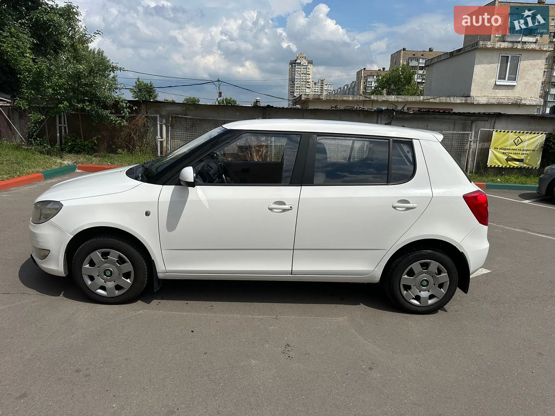 2014 Skoda Fabia - мініатюра 2