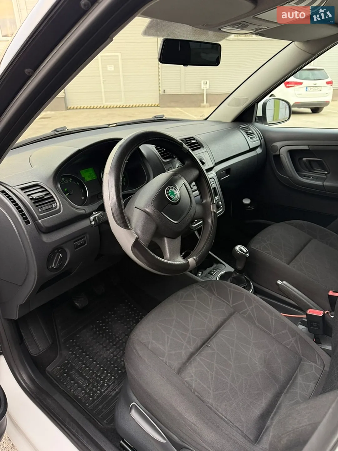 2011 Skoda Fabia - мініатюра 10