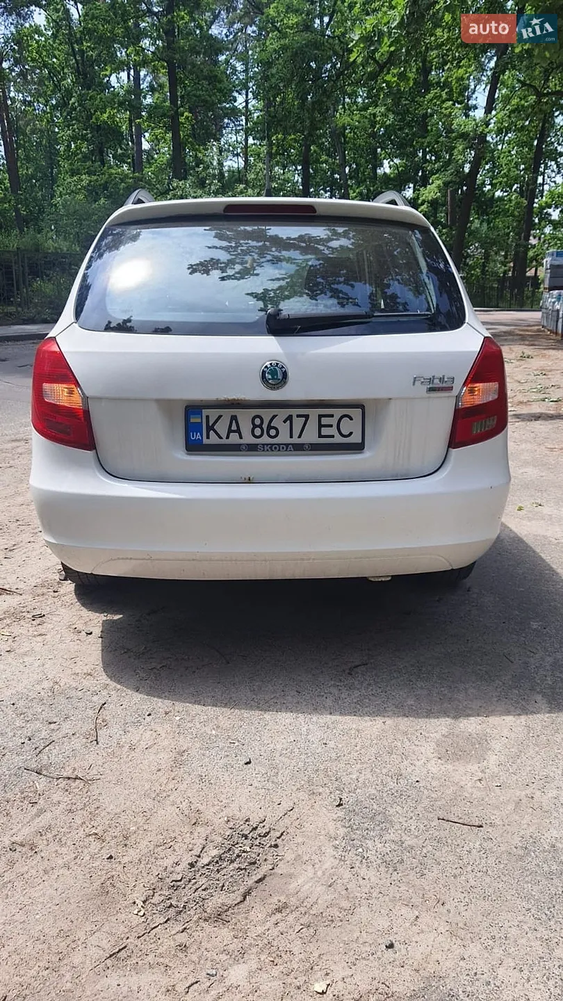 2010 Skoda Fabia - мініатюра 5