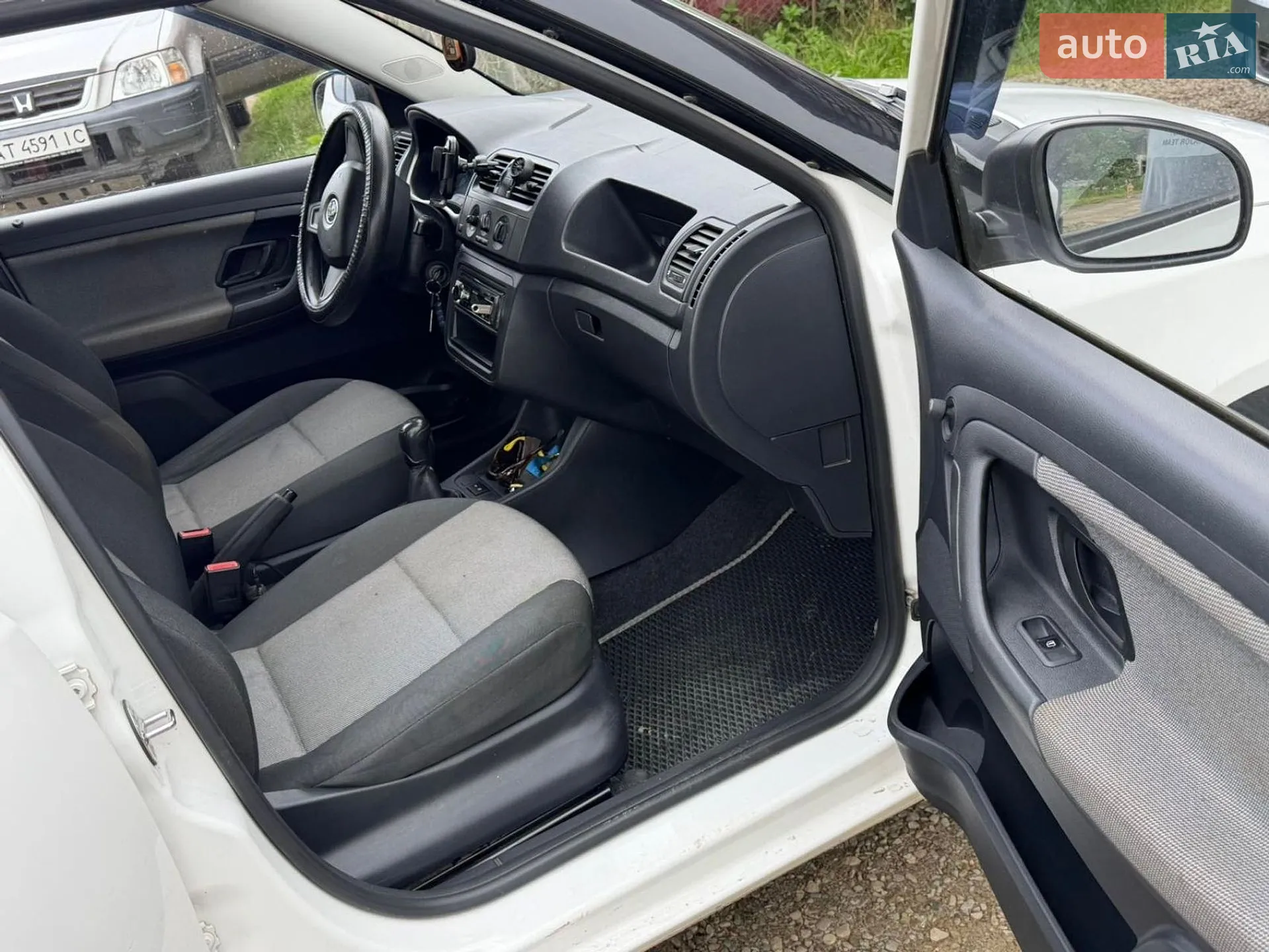 2014 Skoda Fabia - мініатюра 2