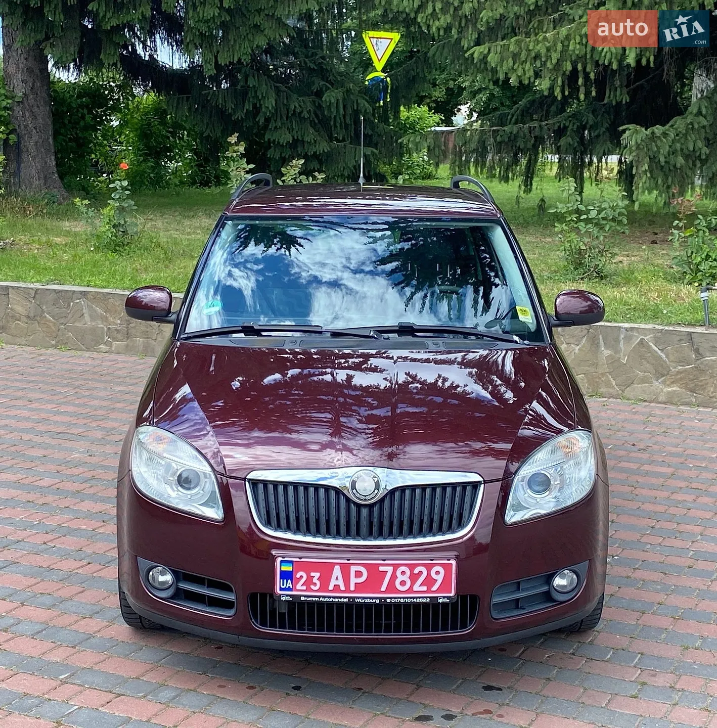2010 Skoda Fabia - мініатюра 2