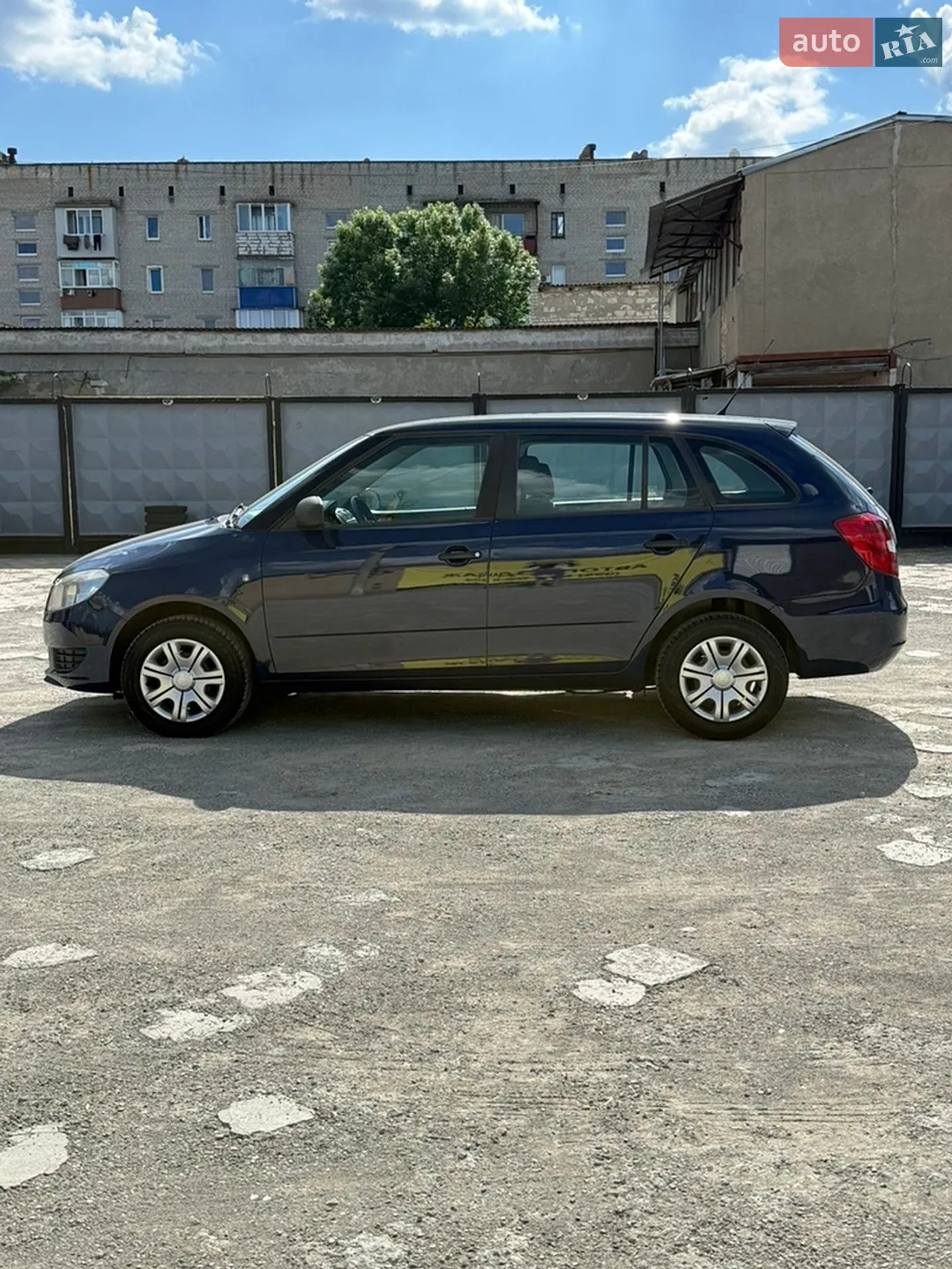 2010 Skoda Fabia - мініатюра 2