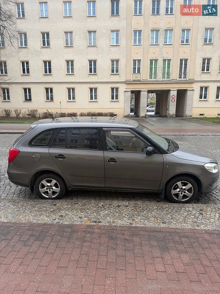 2011 Skoda Fabia - мініатюра 11