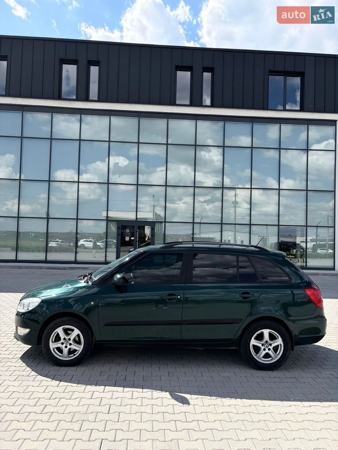 2011 Skoda Fabia - мініатюра 3