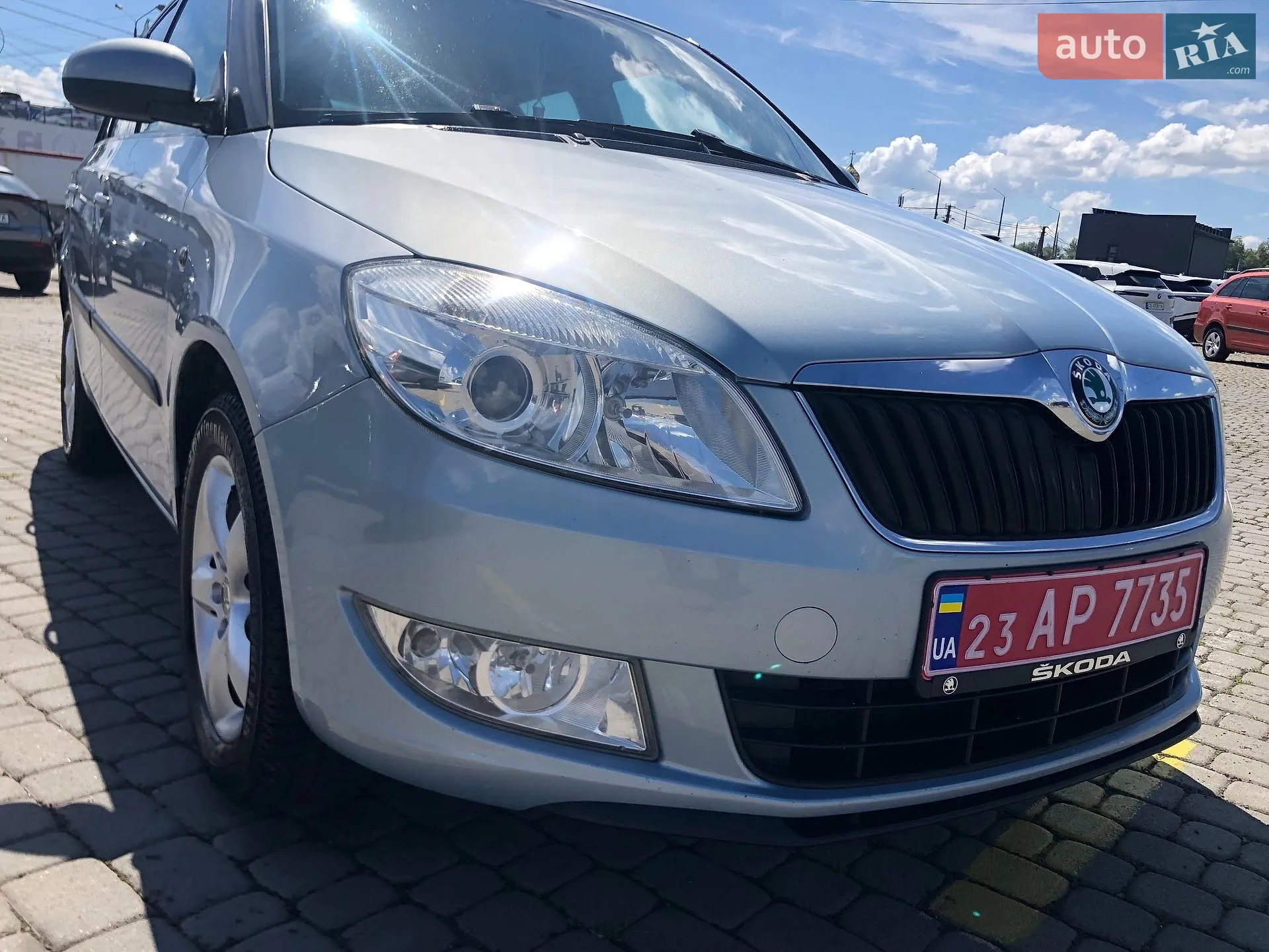 2011 Skoda Fabia - мініатюра 2
