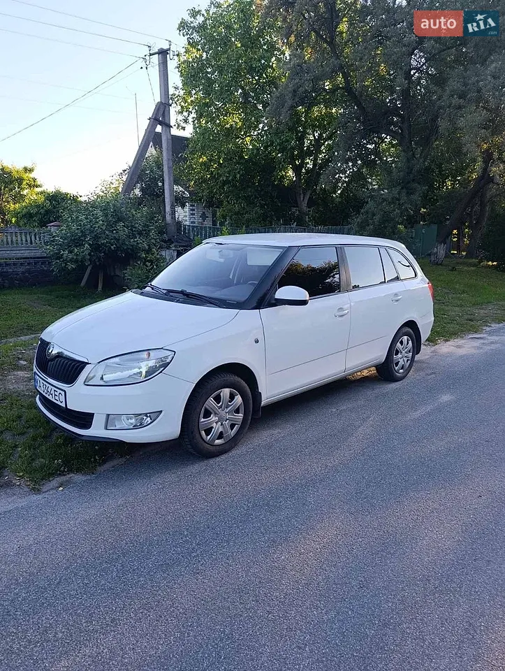 2011 Skoda Fabia - мініатюра 16