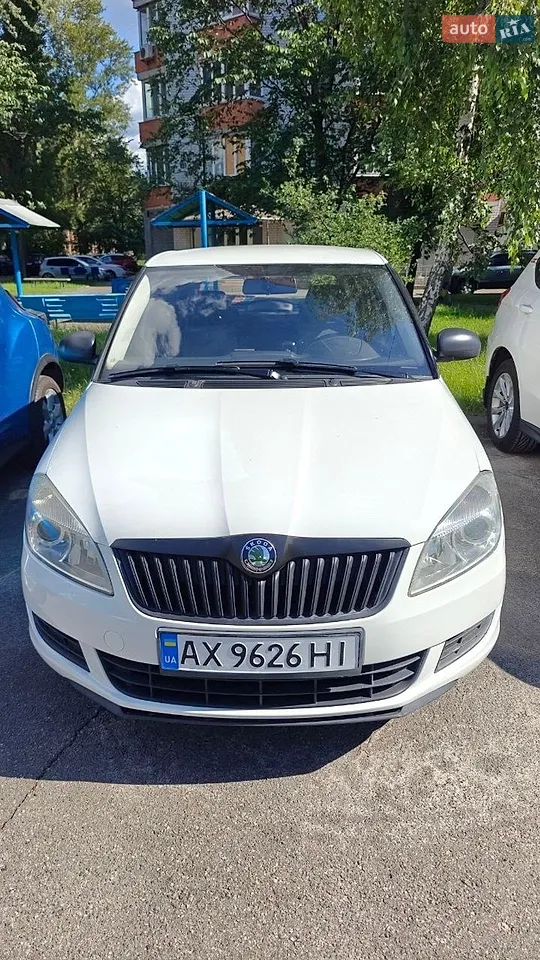 2011 Skoda Fabia - мініатюра 9