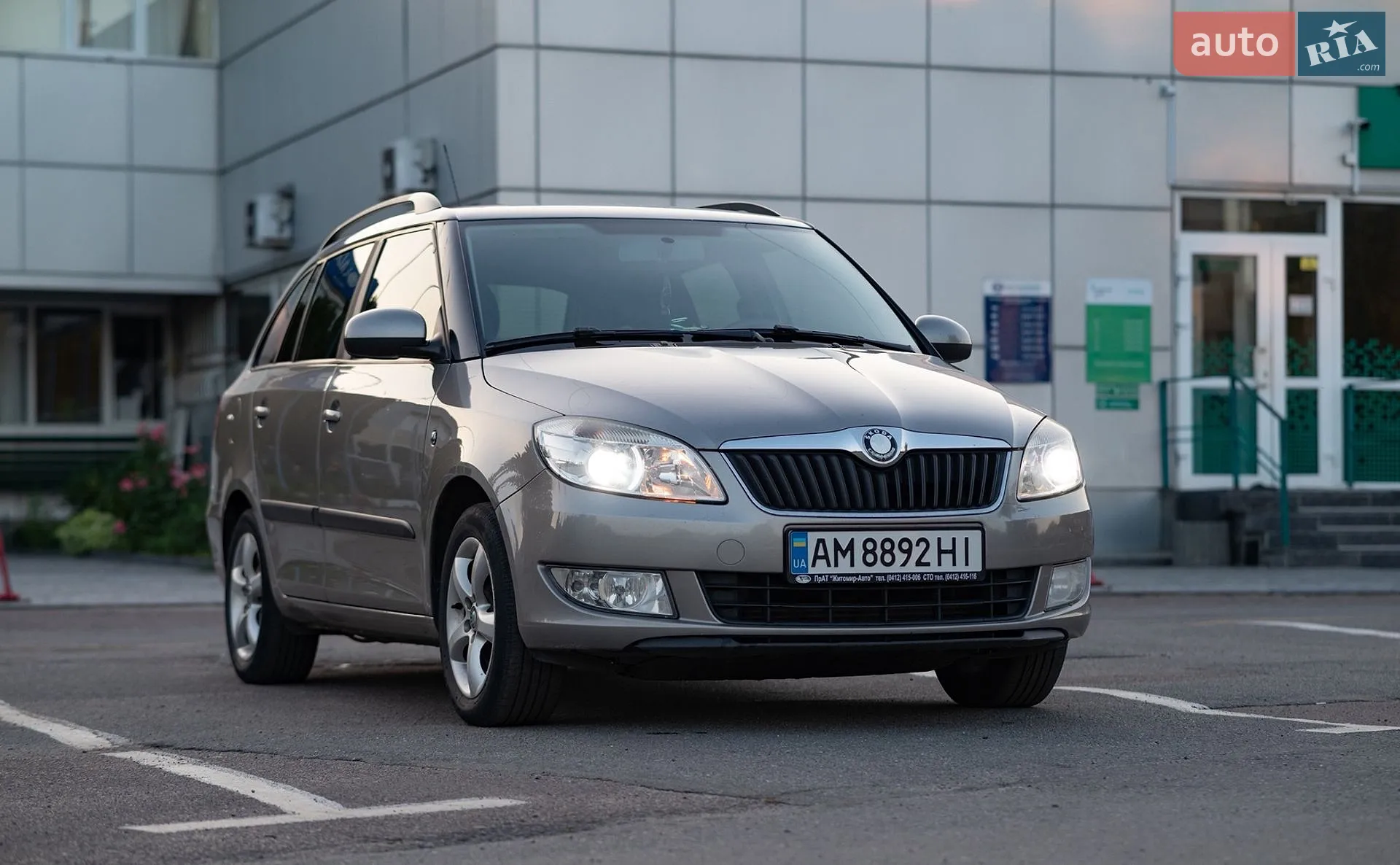 2010 Skoda Fabia - мініатюра 2