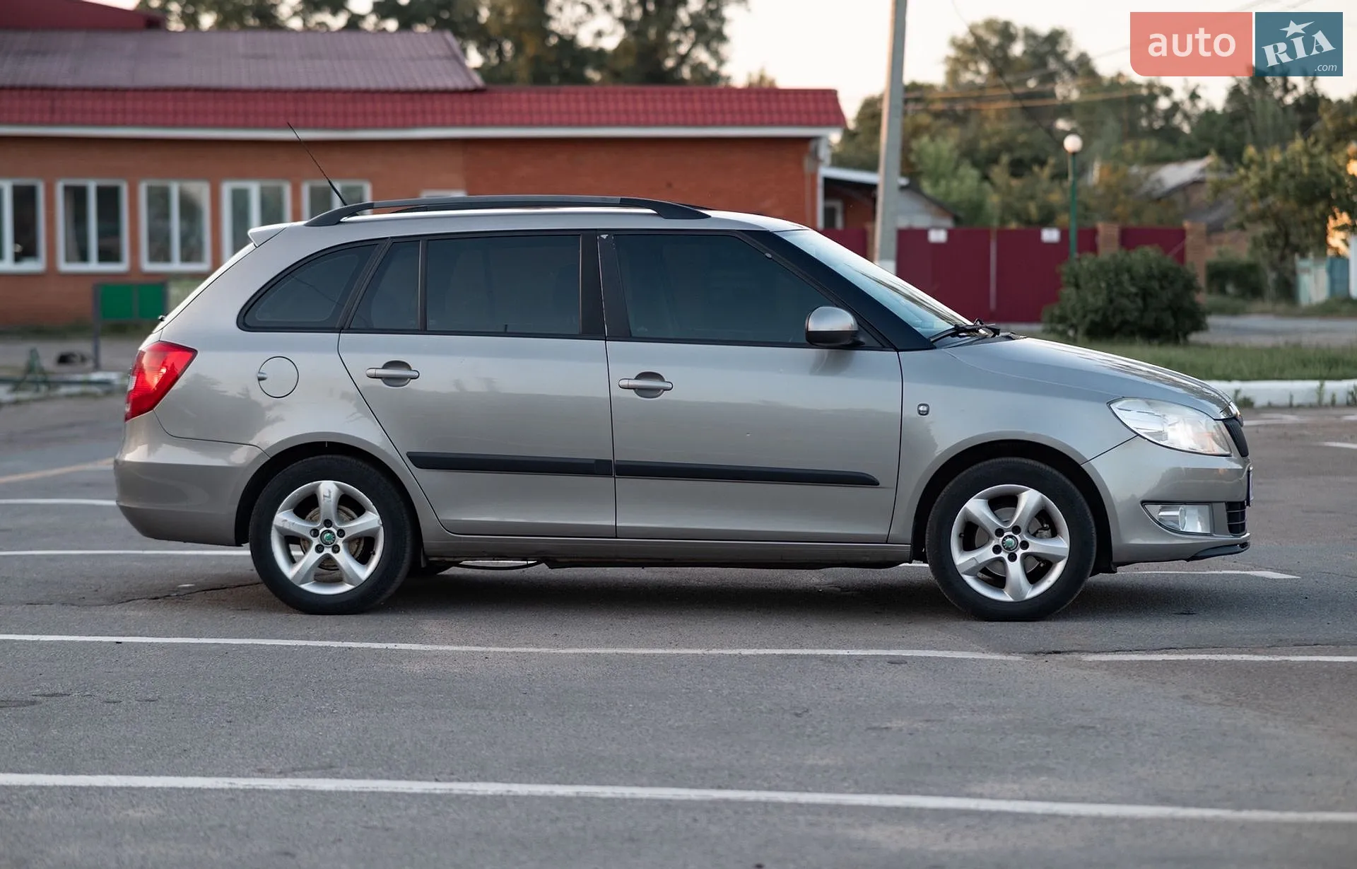 2010 Skoda Fabia - мініатюра 3