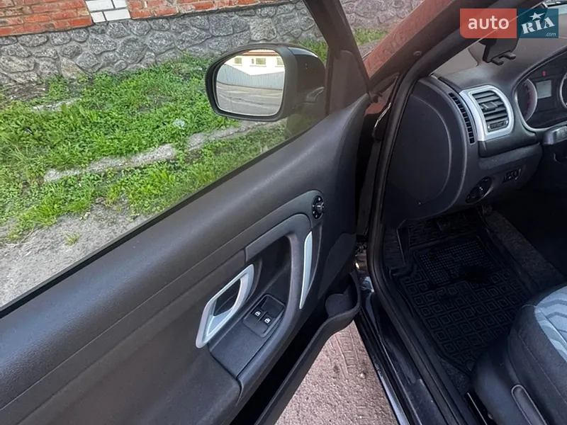 Skoda Fabia 2009 VIN TMBGC25J2A3014193 фото оголошення 3 з 41