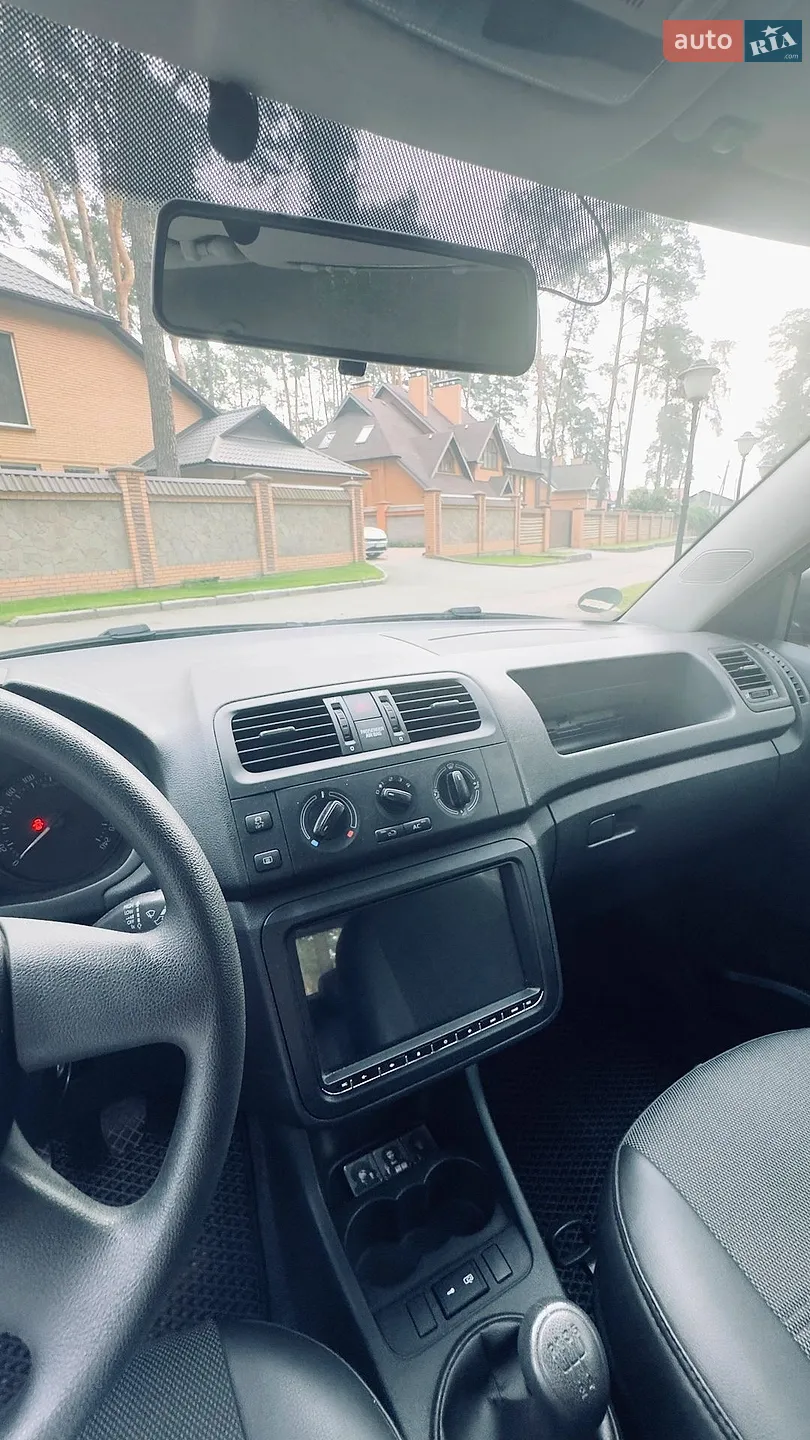 2011 Skoda Fabia - мініатюра 8