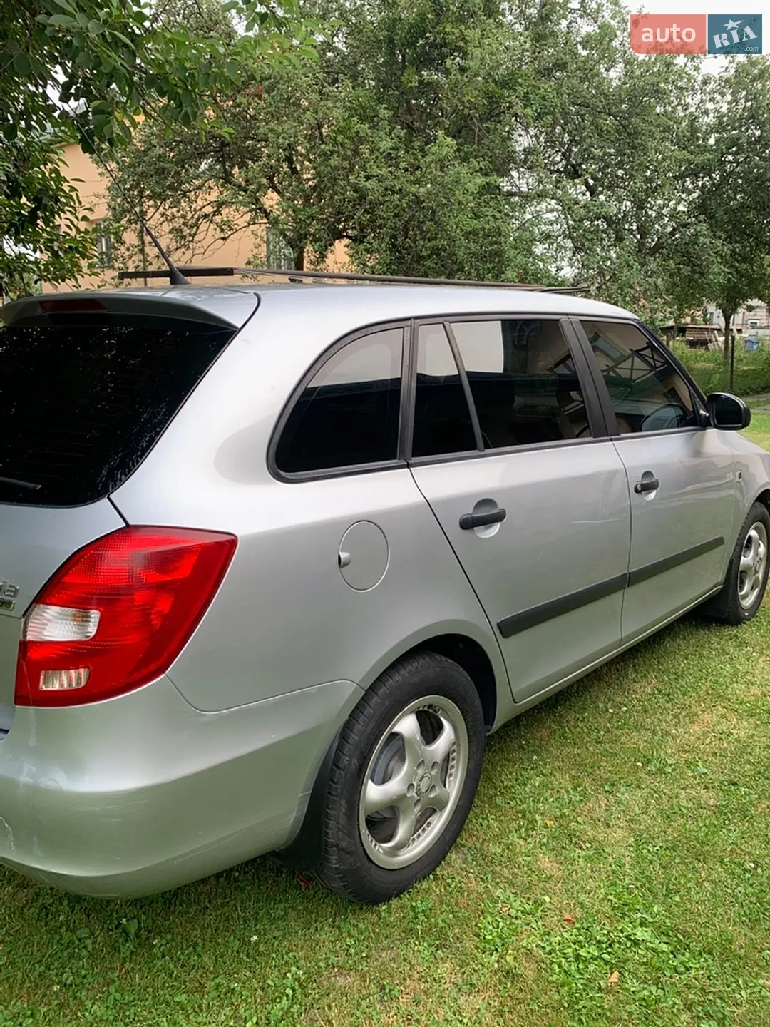 2010 Skoda Fabia - мініатюра 3