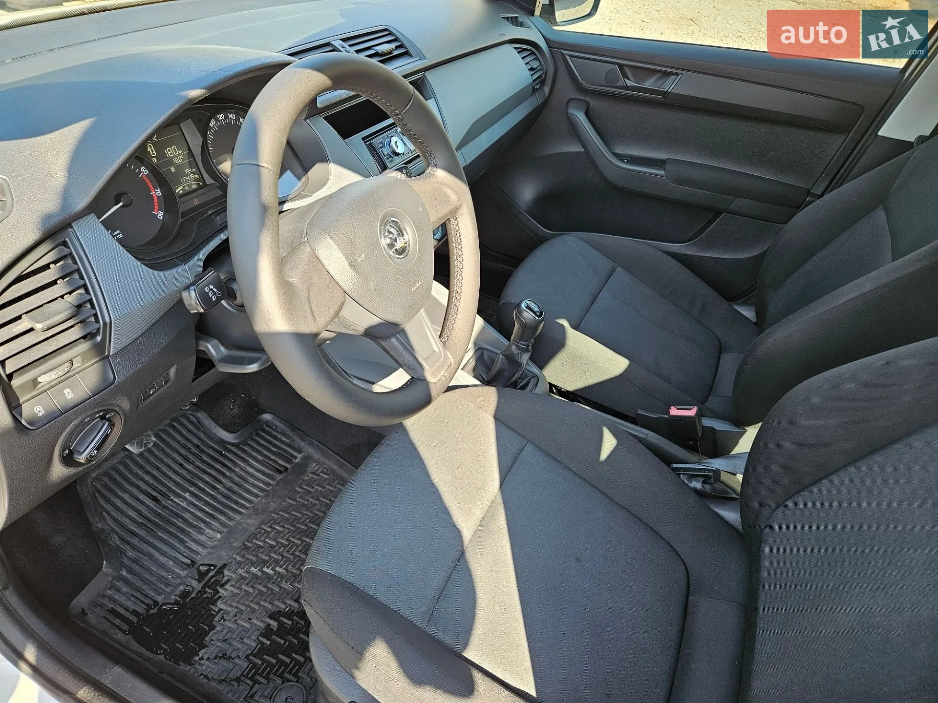 2016 Skoda Fabia - мініатюра 10