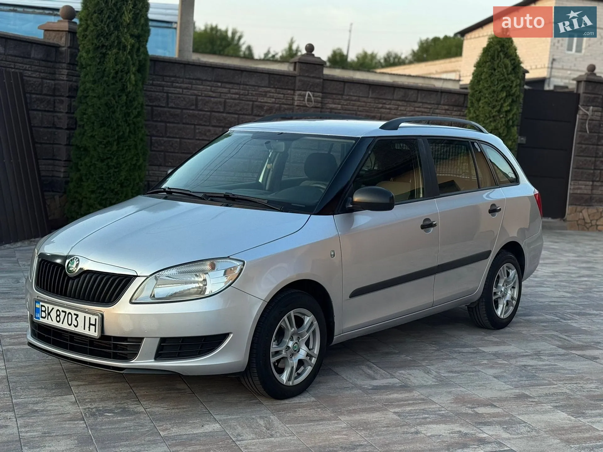 2010 Skoda Fabia - мініатюра 2