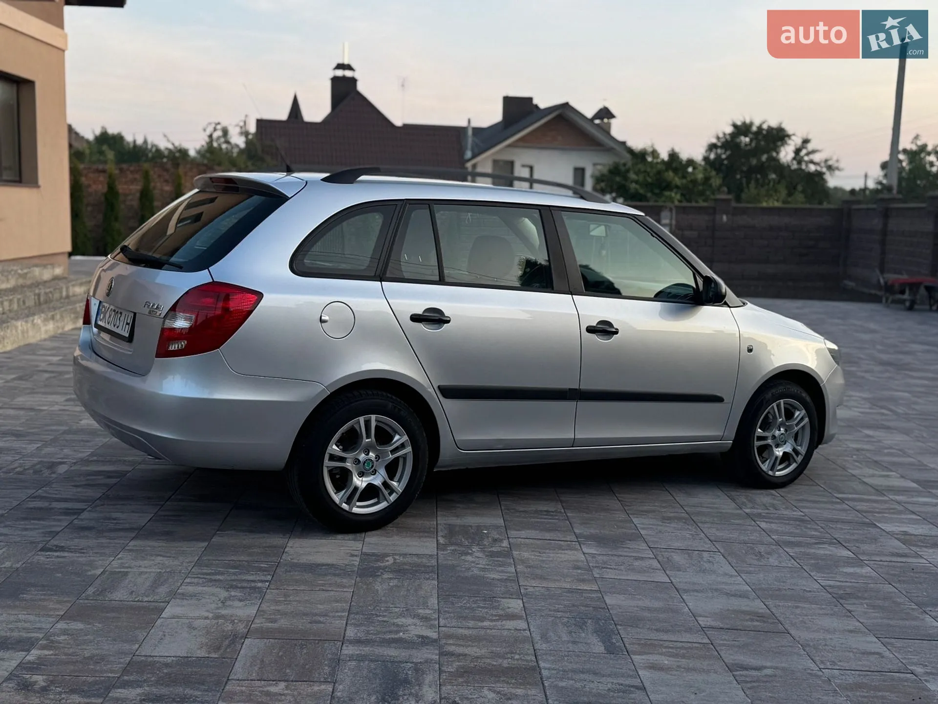 2010 Skoda Fabia - мініатюра 11