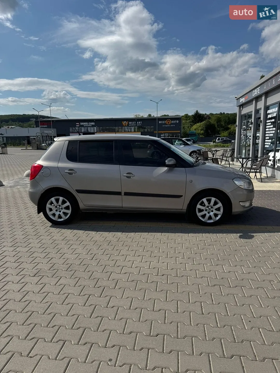 2011 Skoda Fabia - мініатюра 3