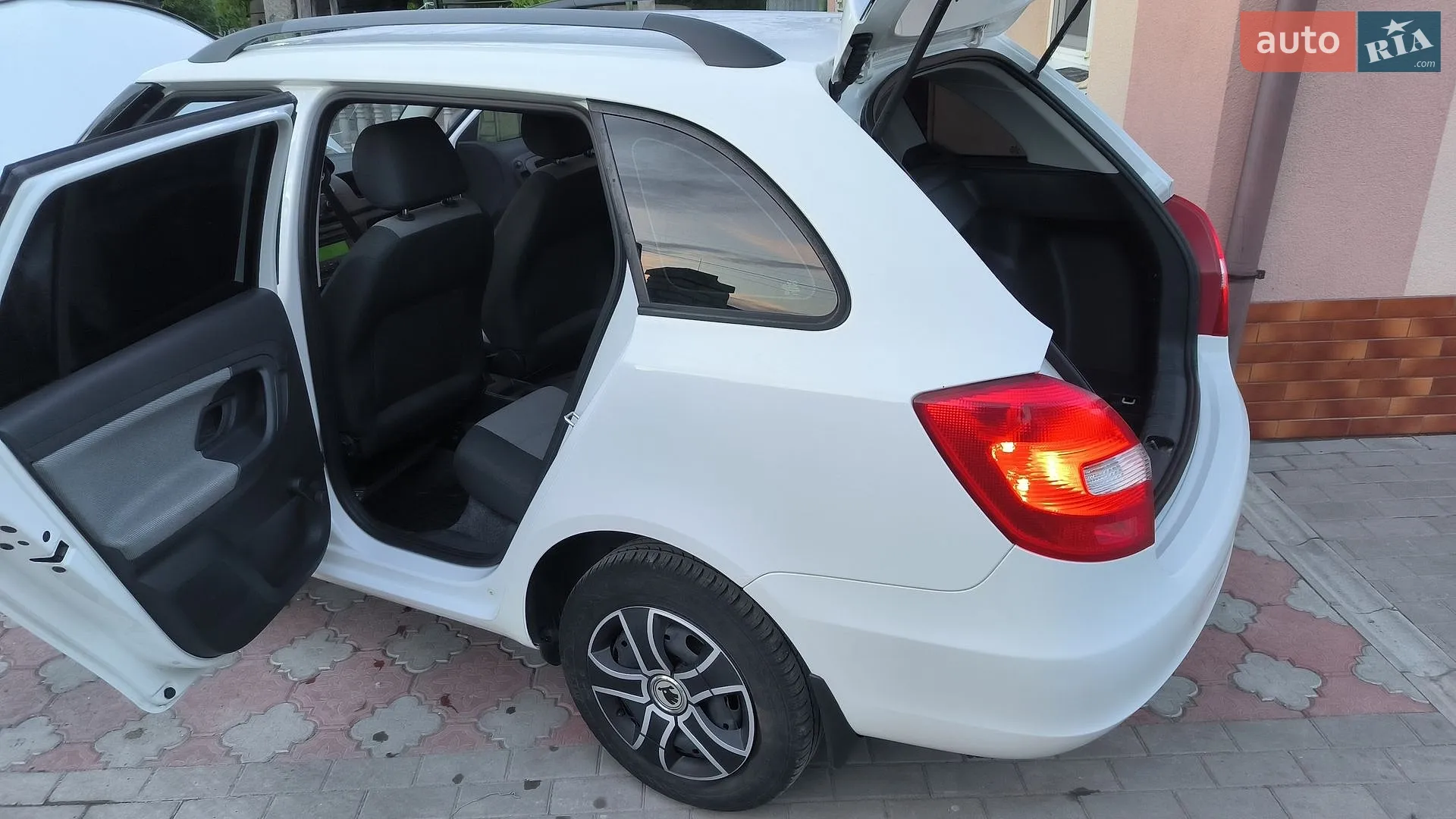 2010 Skoda Fabia - мініатюра 5