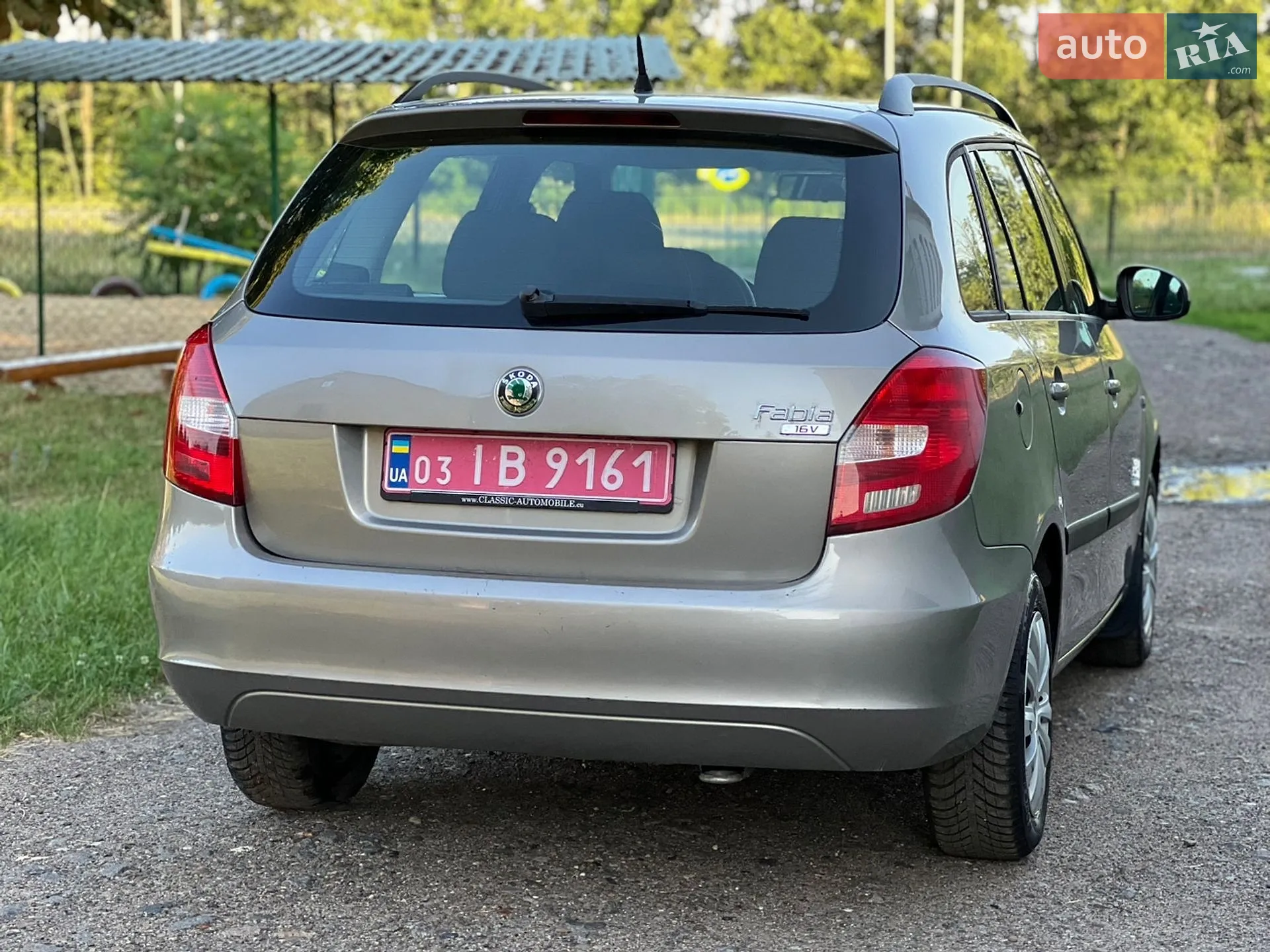 2010 Skoda Fabia - мініатюра 9