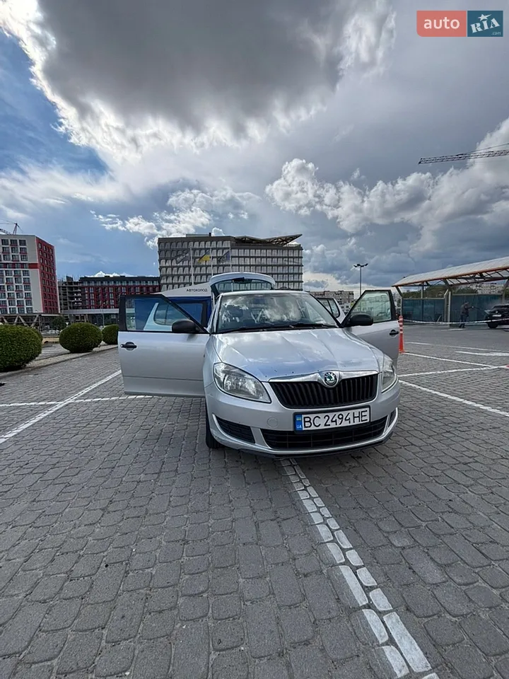 2010 Skoda Fabia - мініатюра 10