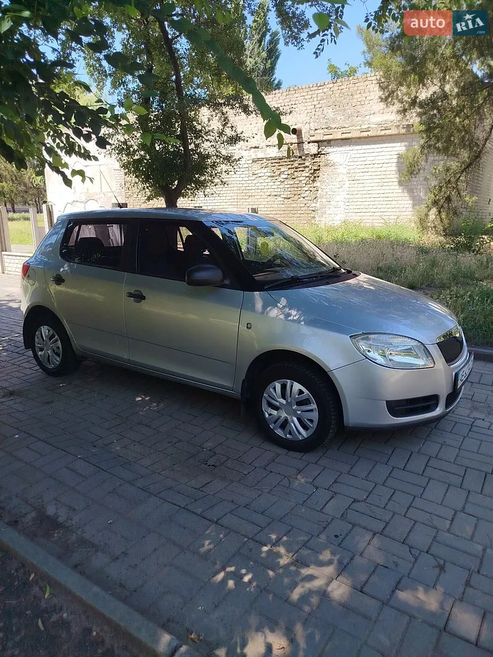 2010 Skoda Fabia - мініатюра 28