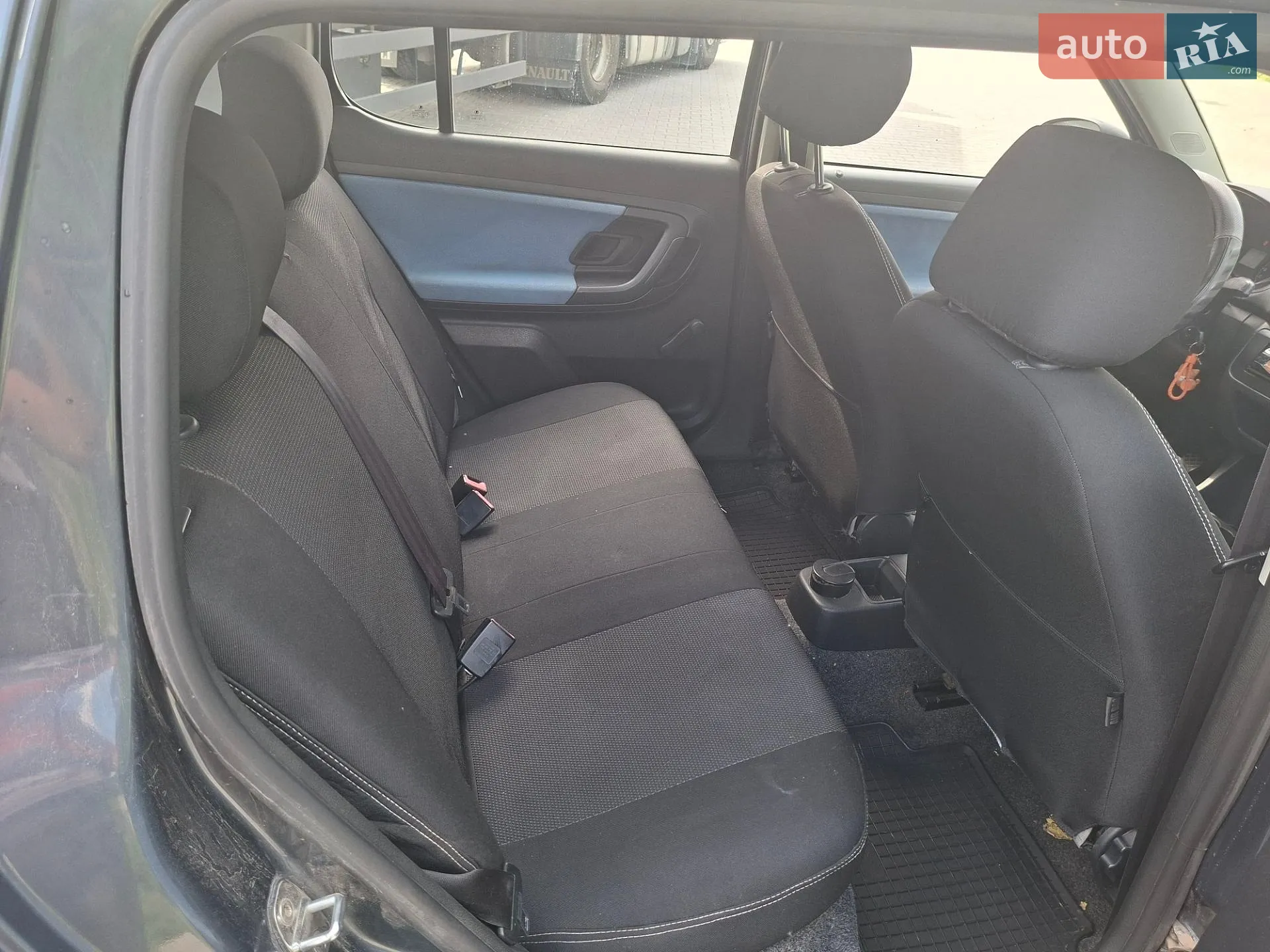 2010 Skoda Fabia - мініатюра 4