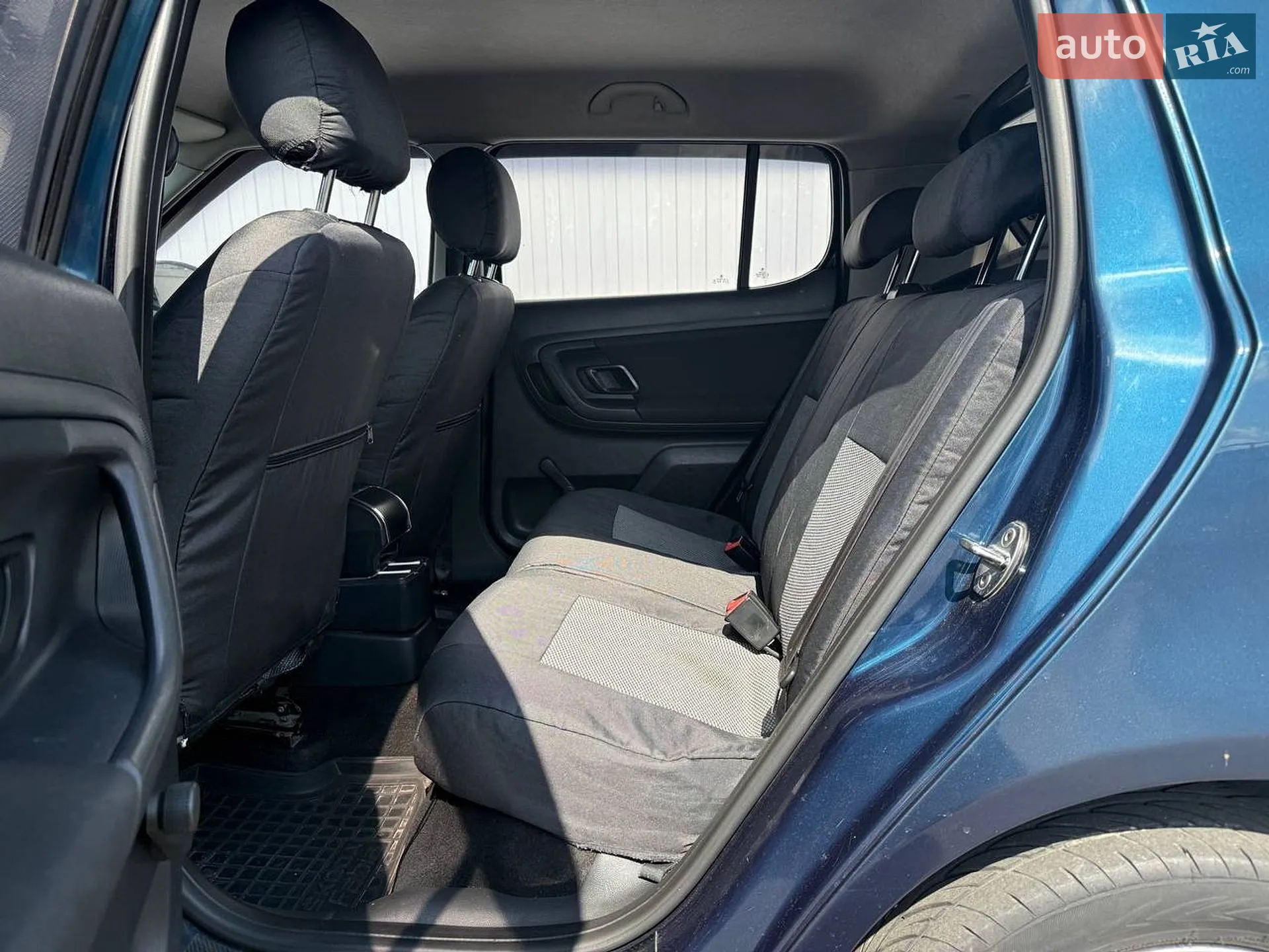 2011 Skoda Fabia - мініатюра 10
