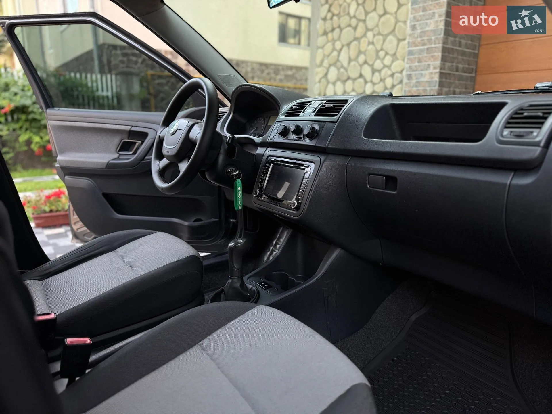 2012 Skoda Fabia - мініатюра 9