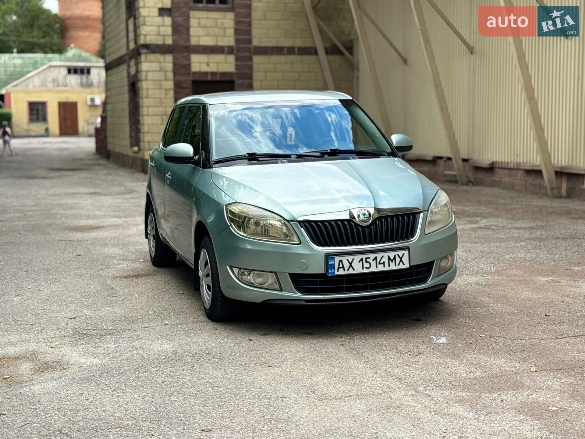 2011 Skoda Fabia - мініатюра 2