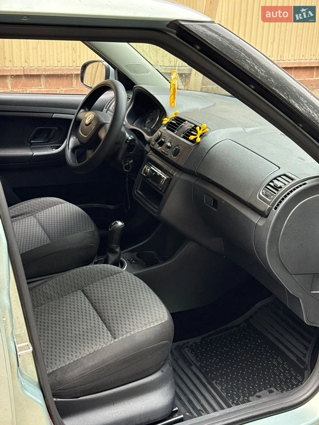 2011 Skoda Fabia - мініатюра 12