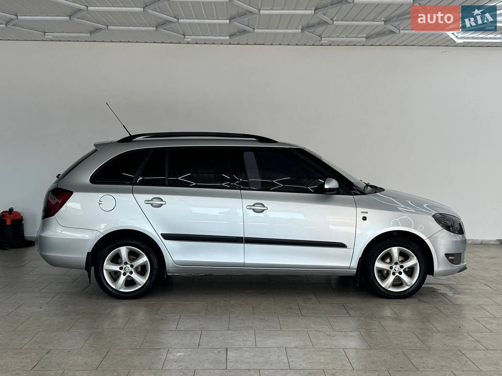 2011 Skoda Fabia - мініатюра 10