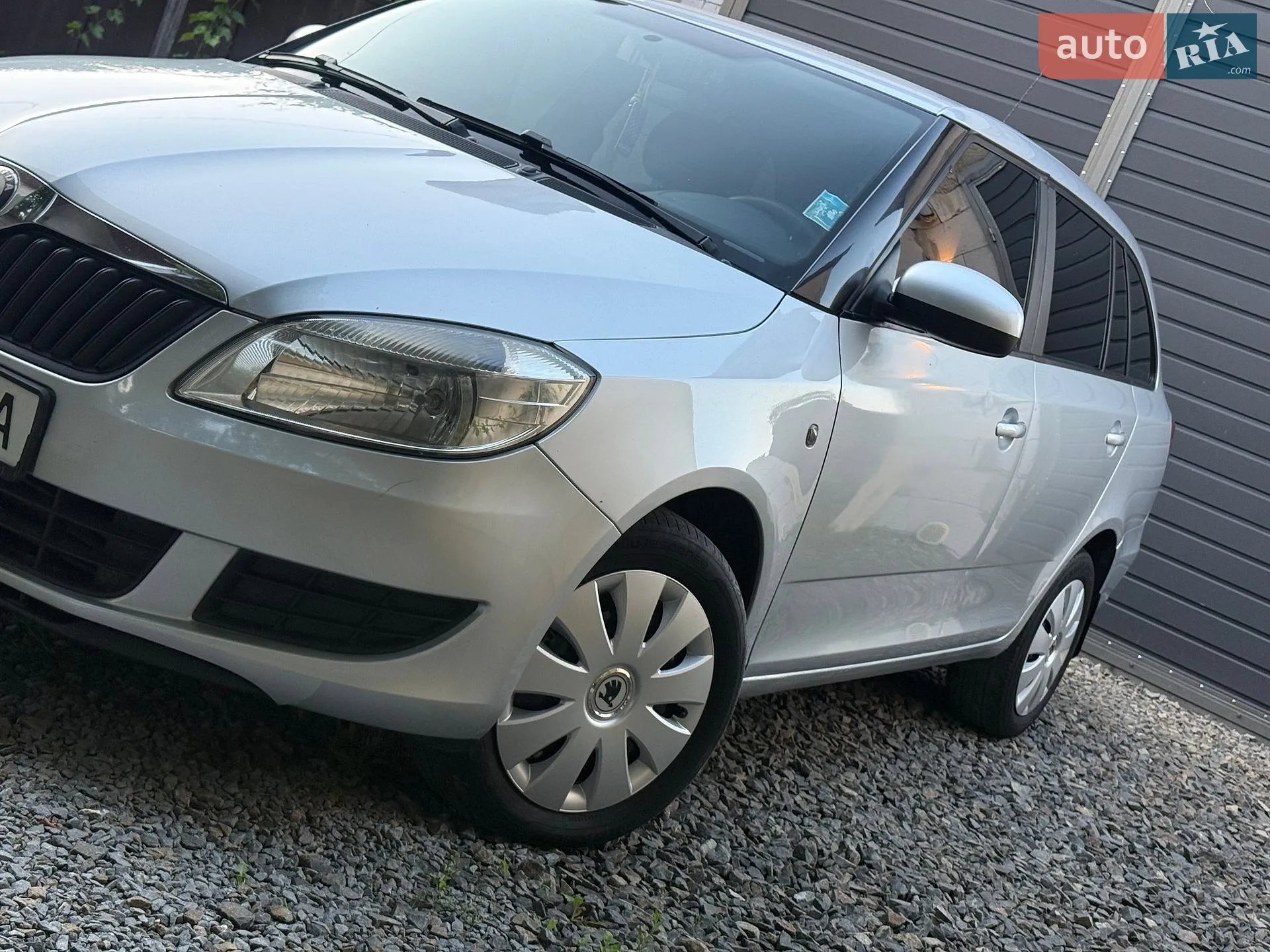 2010 Skoda Fabia - мініатюра 2