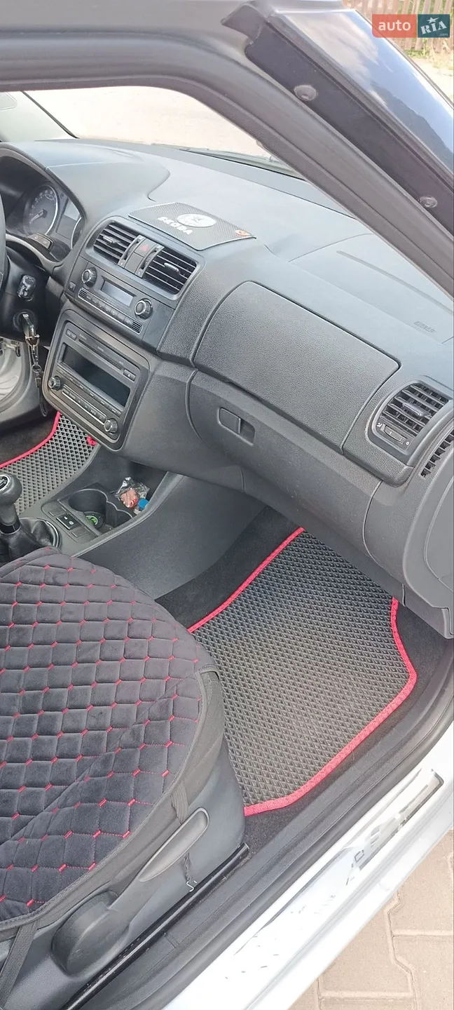 2010 Skoda Fabia - мініатюра 15