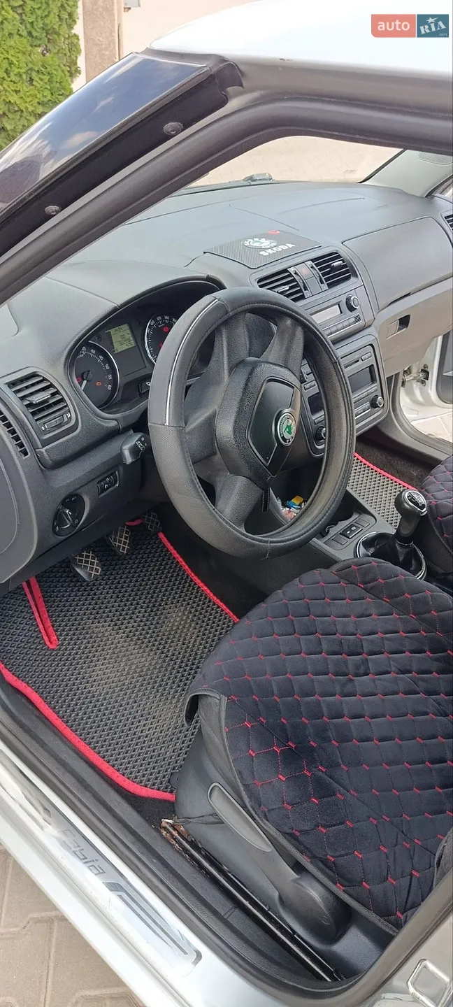 2010 Skoda Fabia - мініатюра 16