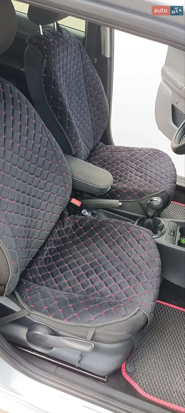 2010 Skoda Fabia - мініатюра 17