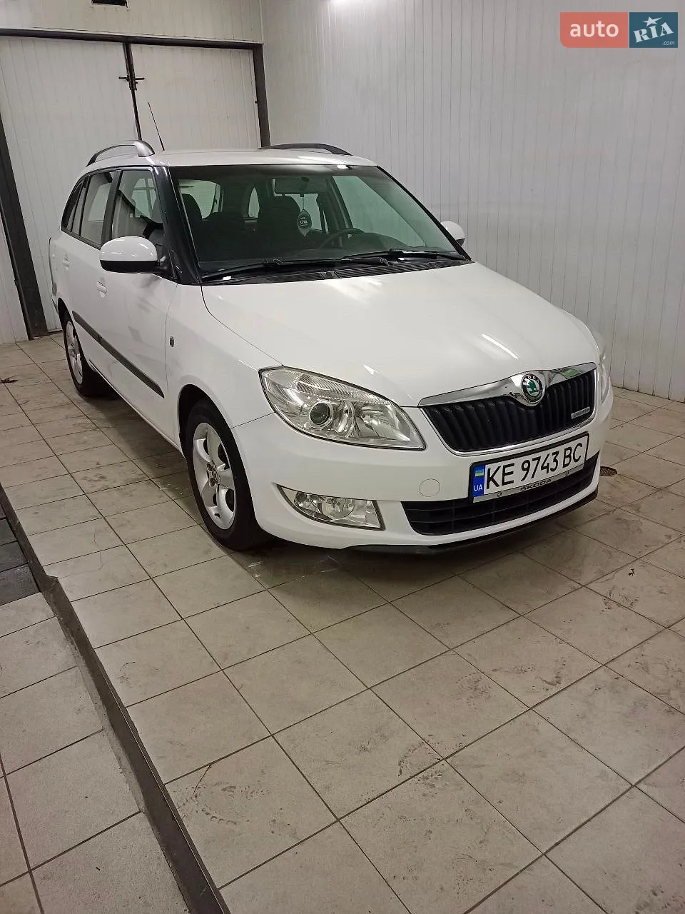 2011 Skoda Fabia - мініатюра 2