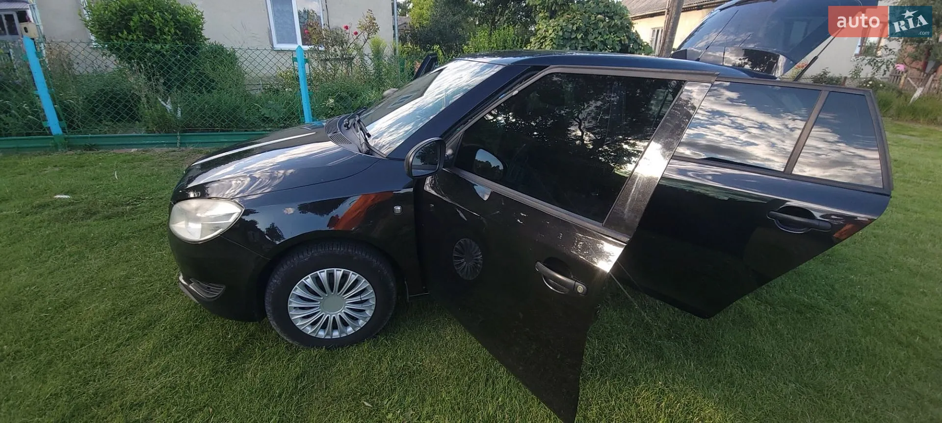2011 Skoda Fabia - мініатюра 3
