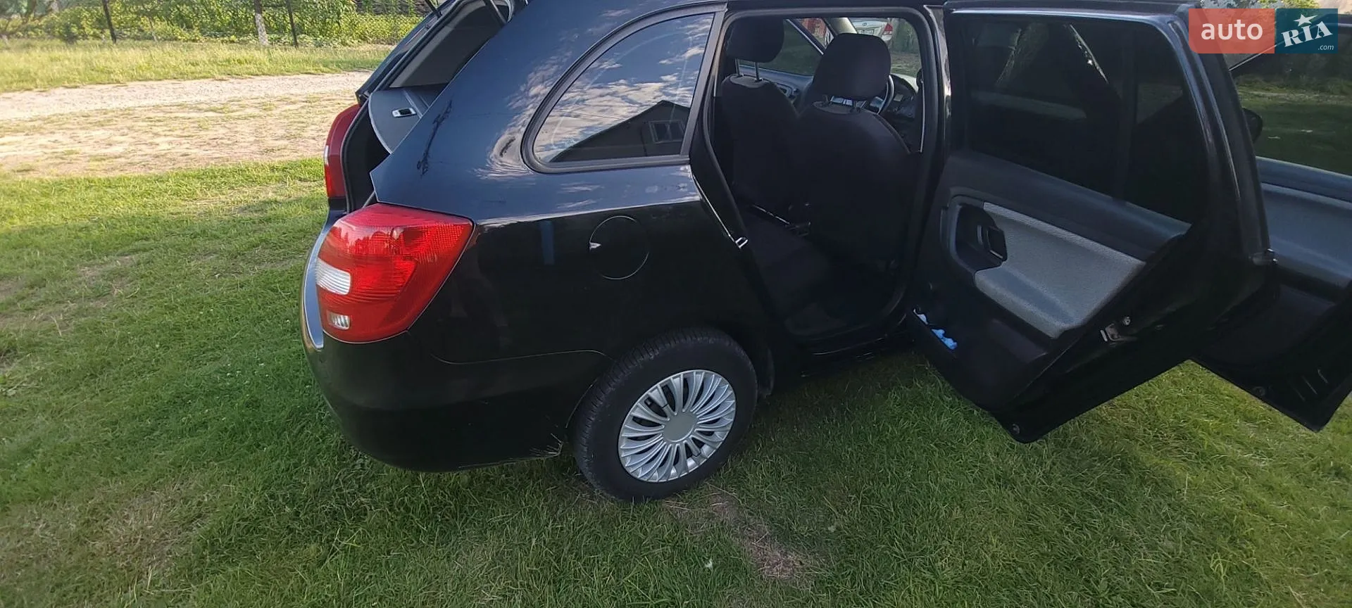 2011 Skoda Fabia - мініатюра 8