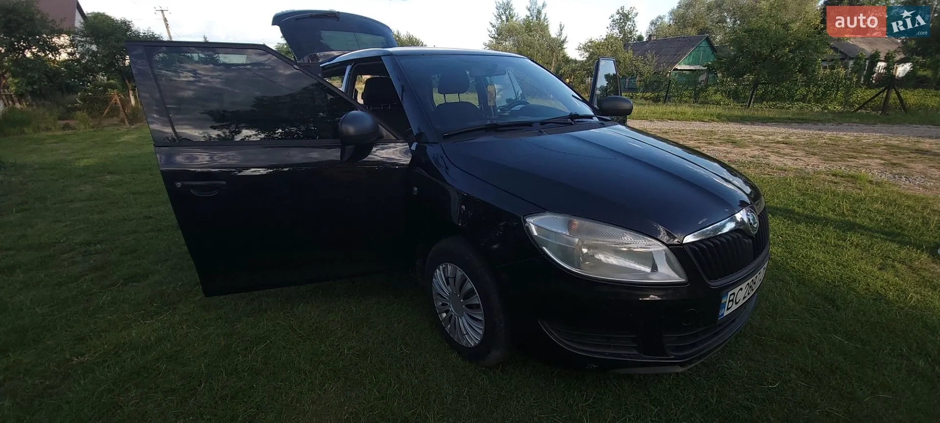 2011 Skoda Fabia - мініатюра 2