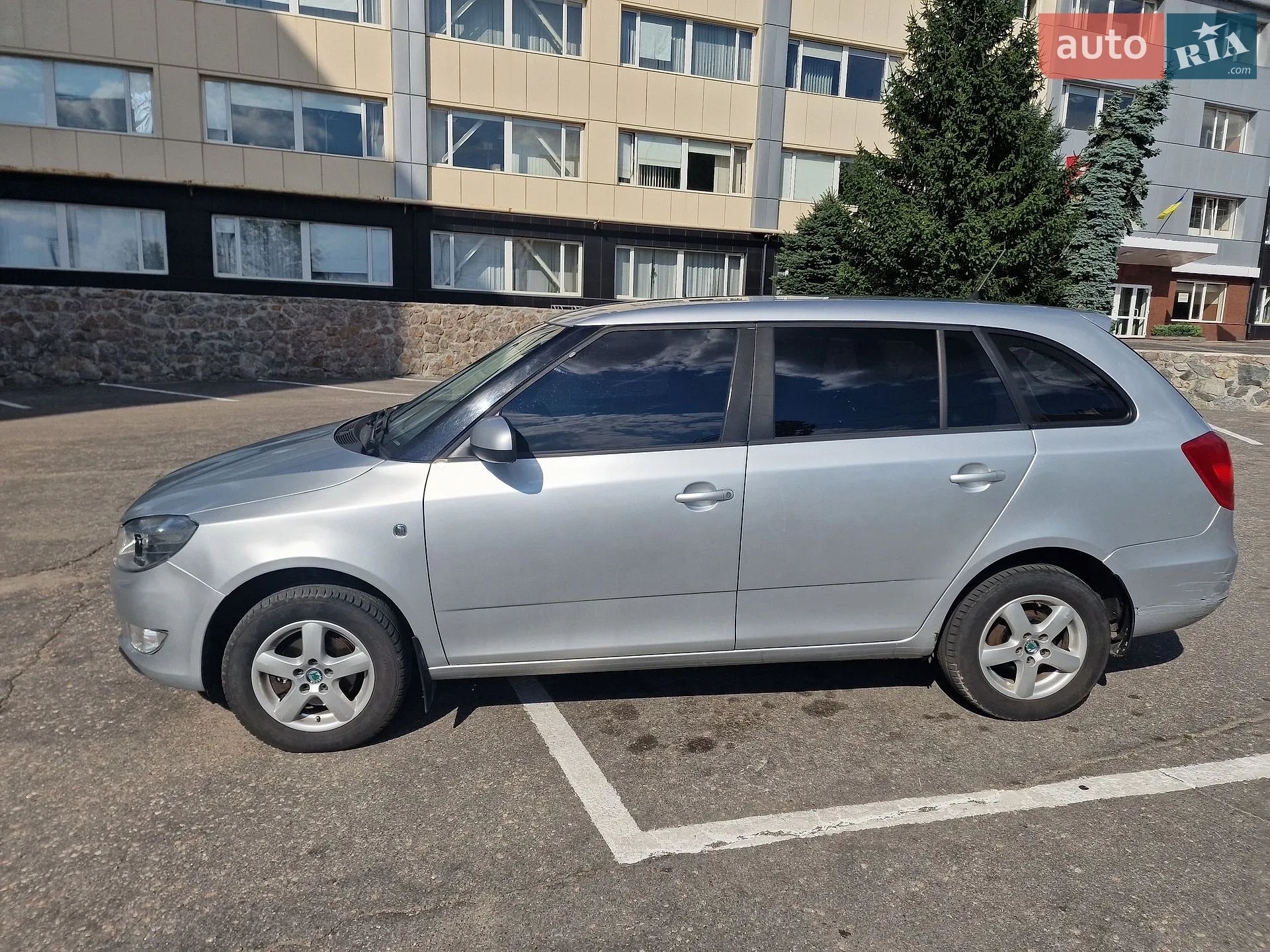 2011 Skoda Fabia - мініатюра 2