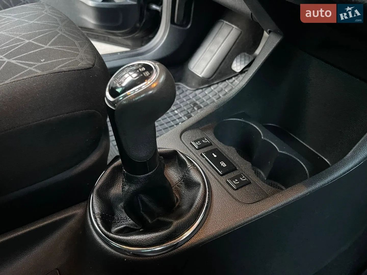2011 Skoda Fabia - мініатюра 23